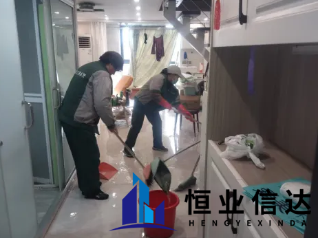 突发水管爆裂 各方高效处置护业主